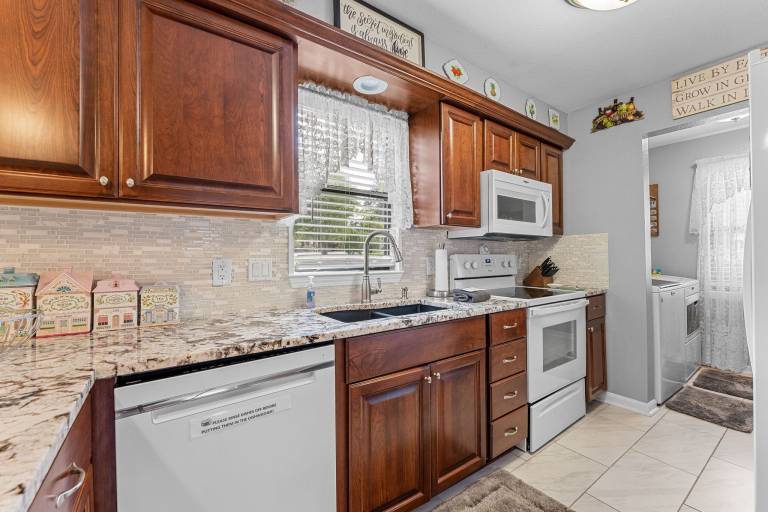 Fully equipped condo with pool & hot tub | Pet-friendly — photo 3