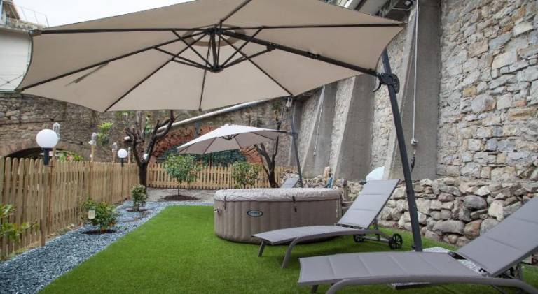 Serviced apartment with yard & patio | Suitable for remote work | Dogs allowed — photo 3