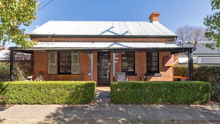 House  East Tamworth