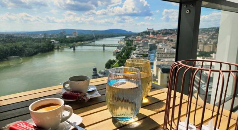 20th Floor Luxury - River & Castle View — photo 5