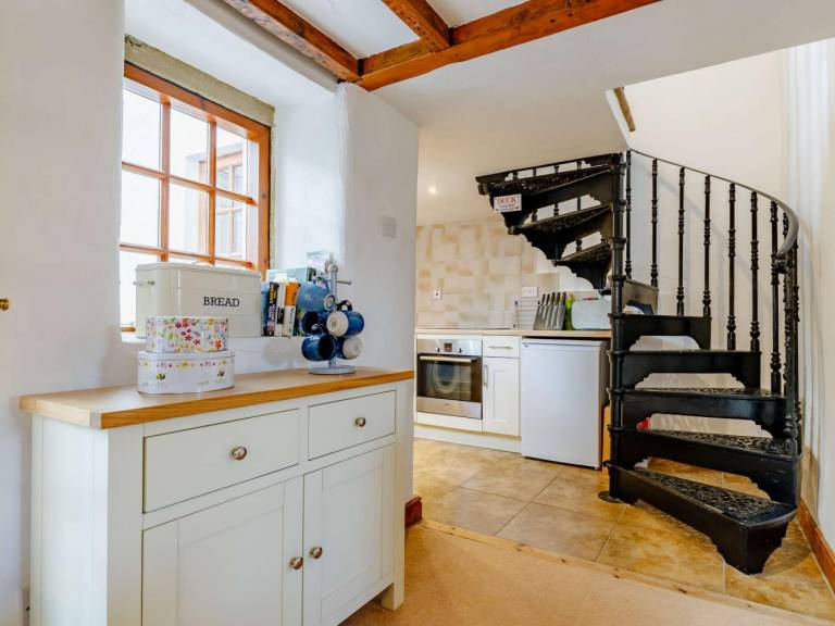Lovely cottage with yard | Pet-friendly — photo 4