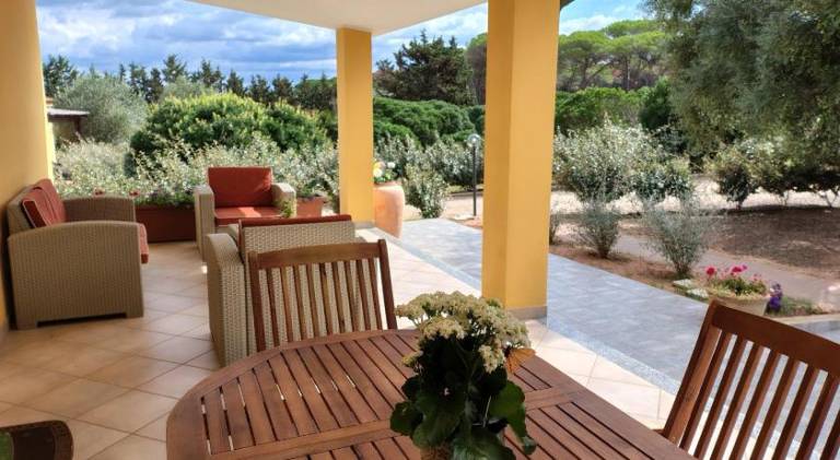 Rental apartment with patio & yard in Alghero