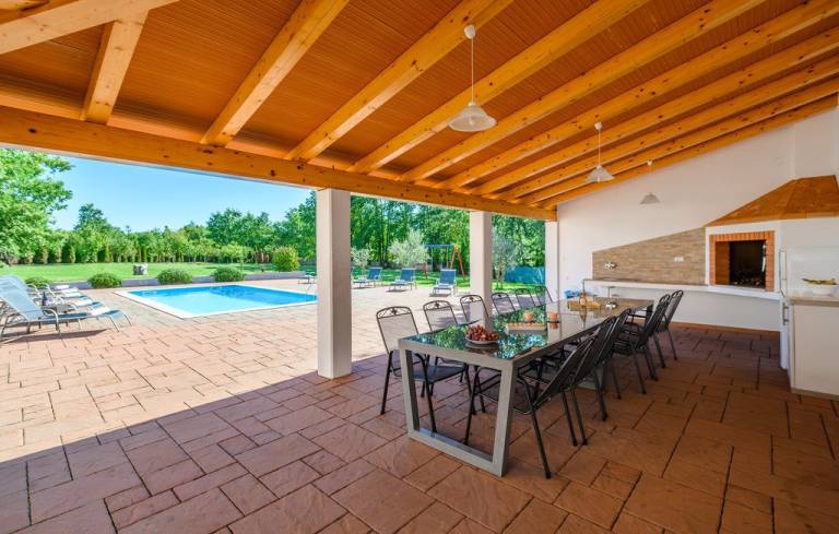 Vila  Lindarski Katun