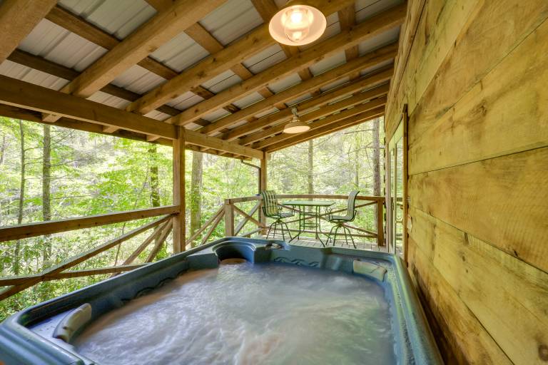 Near Lake Lure Quiet Cabin w Deck & Trail Access