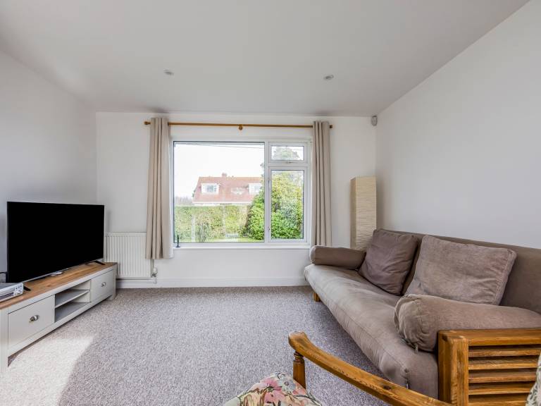 Charming Hayling House with Garden Pass The Keys