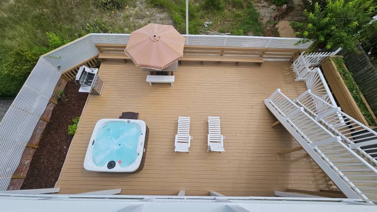 On Beach 5BD+7BA: Sauna HotTub Billards FencedDeck — photo 3