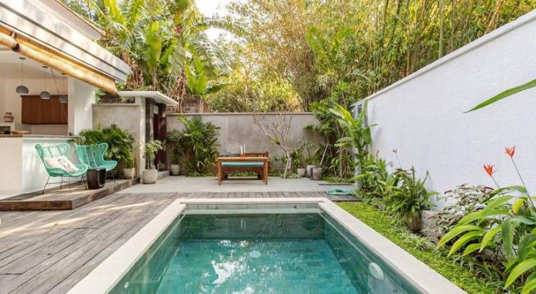 Villa with pool — photo 3