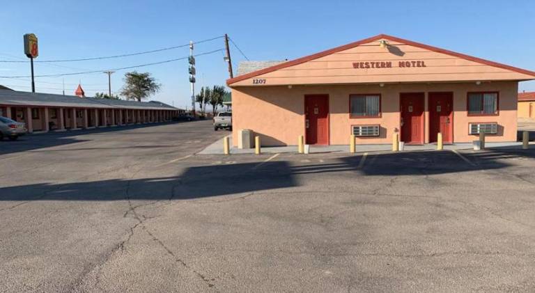 WESTERN MOTEL — photo 5