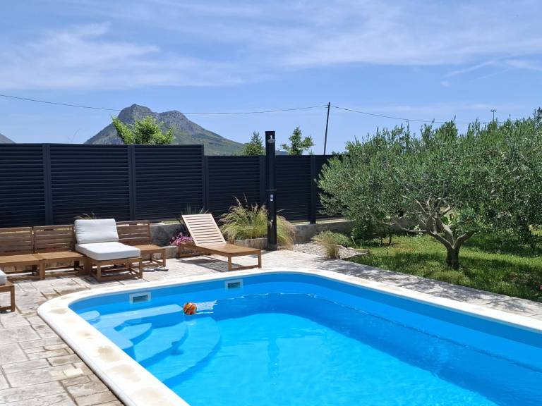 Vacation home with private pool, patio & yard | Sea view | Dogs allowed — photo 3