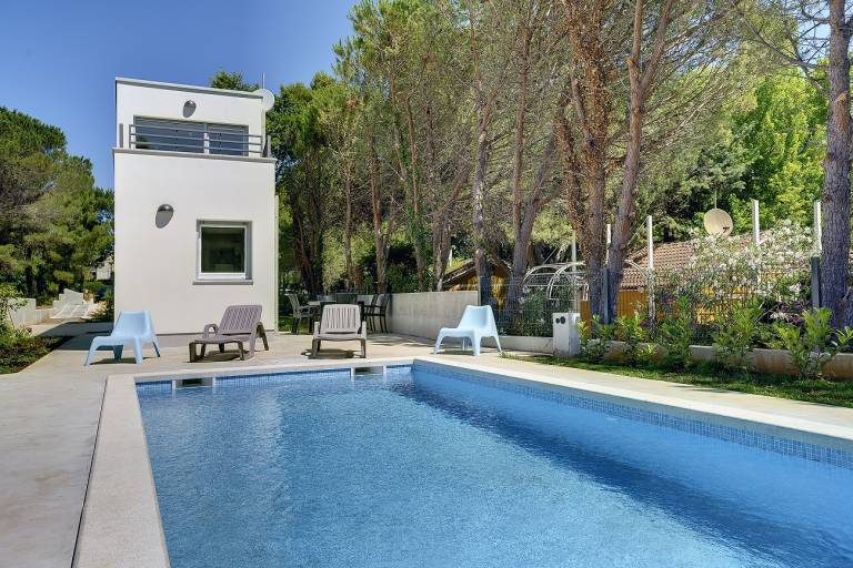 Beautiful villa with private pool 300 meters from beach — photo 4
