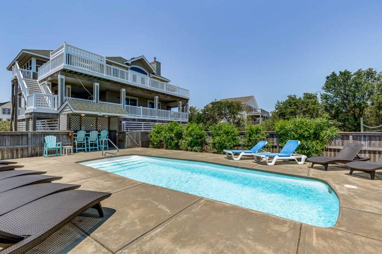 Vacation home with hot tub, barbecue & private pool in Outer Banks, NC
