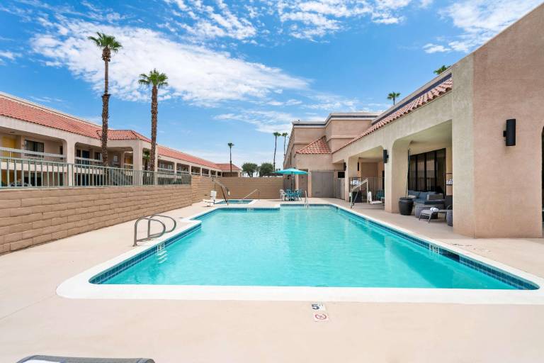 Signature Inn Indio I-10 Coachella Valley by Sonesta — photo 4