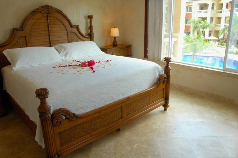 Resort West Bay