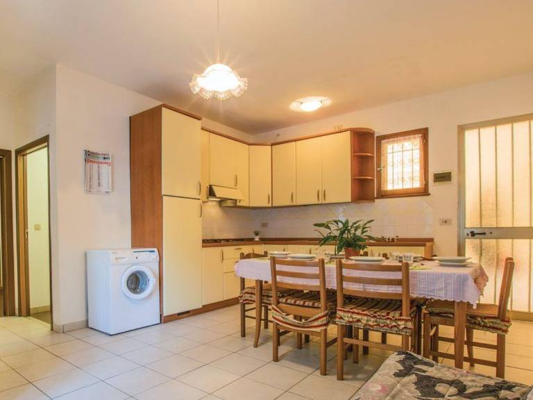 Apartment with garden — photo 5