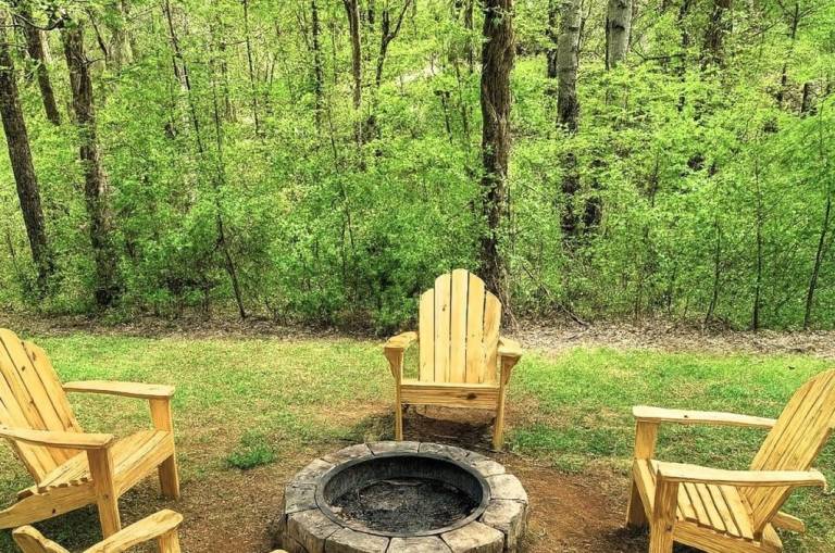 Family-oriented spacious cabin with jacuzzi, barbeque & pool | Mountain view | Good for workation | Pets allowed — photo 2