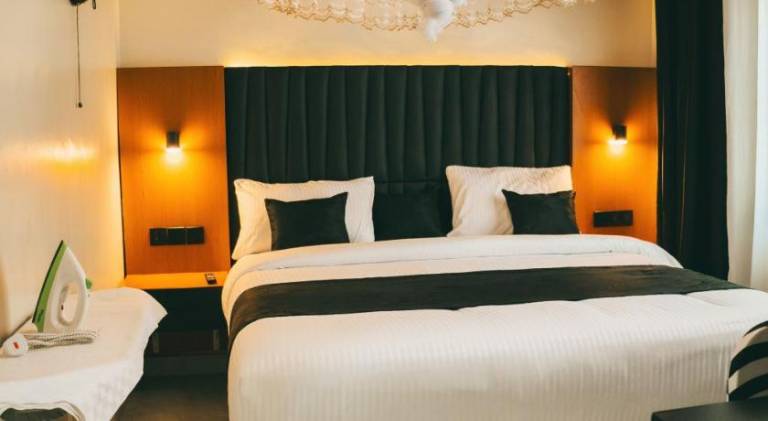 Serviced apartment with barbeque, yard & patio in Bwishyura