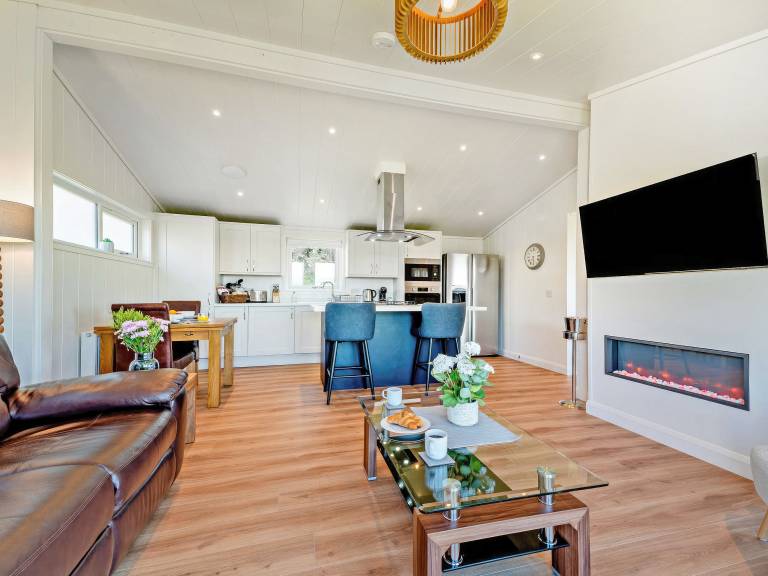 Cottage with barbeque, hot tub & garden | Sea view — photo 3