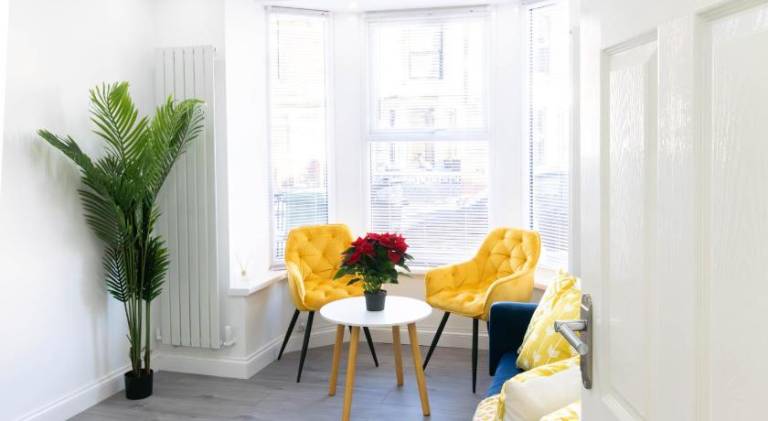 House with 6 rooms for 12 persons in Portsmouth