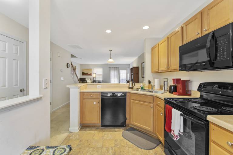 Apartment with pool — photo 2