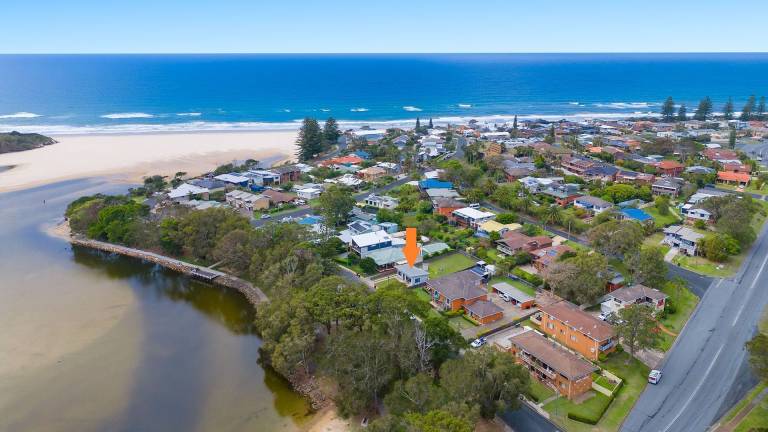 House Lake Cathie