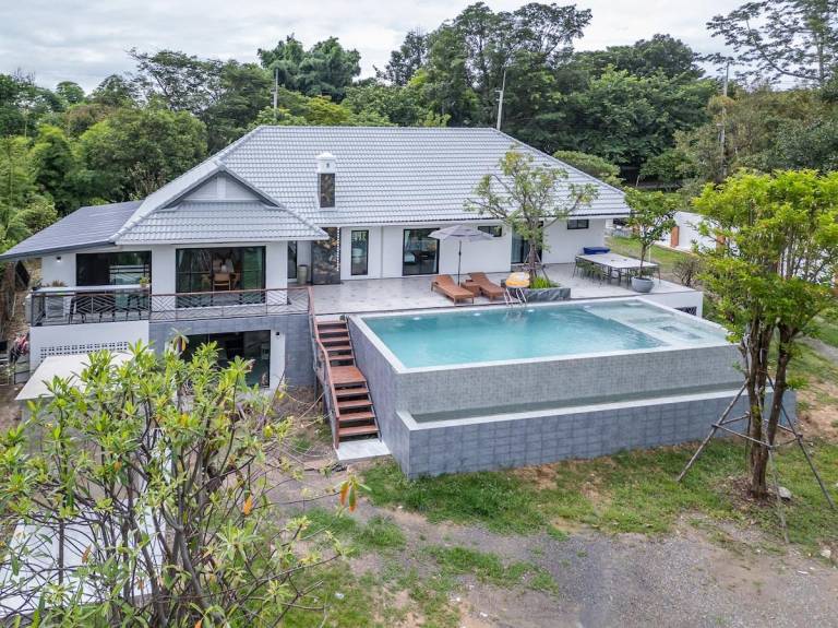 House with pool, jacuzzi & grill | Perfect for remote work in Mae Rim
