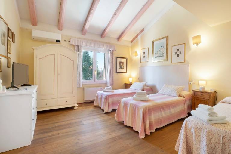 Room 'Rosa' with Shared Garden, Wi-Fi and Air Conditioning in Mirano