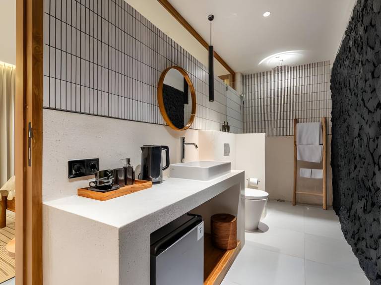 Family-oriented apartment with pool, terrace & yard | Perfect for remote work | Pets are welcome — photo 5