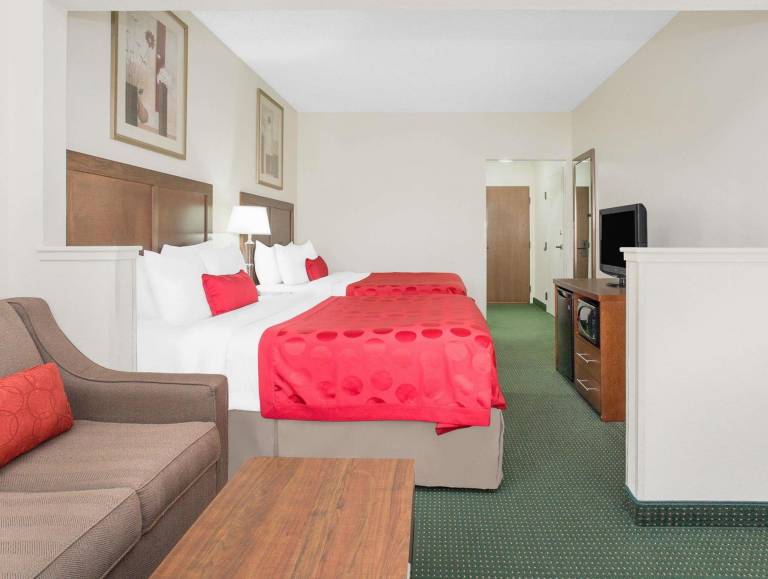 Ramada by Wyndham Denver International Airport — photo 2