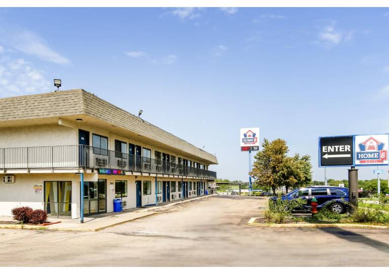 Home 6 by Townhouse Topeka KS I 70 in Topeka, KS