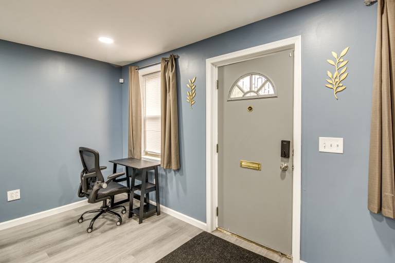 Pet Friendly! NW Philly Rowhouse w/ Fenced Yard! — photo 4