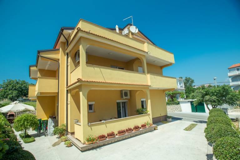 Apartament  Kampor