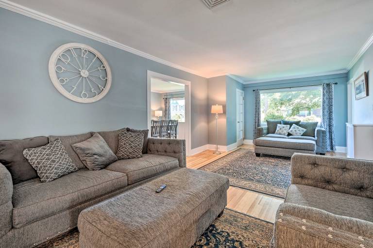 Downtown Retreat w/ Grill, Fire Pit & Wet Bar — photo 4
