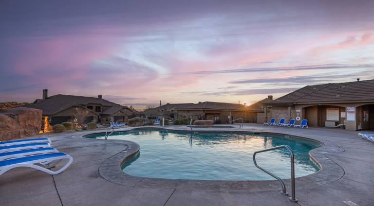 Fully equipped pleasant house with heated pool & jacuzzi | Dogs allowed in Washington, UT