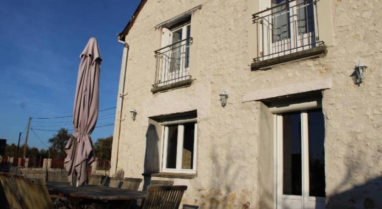 Vacation home with 4 rooms for 14 persons in Chinon