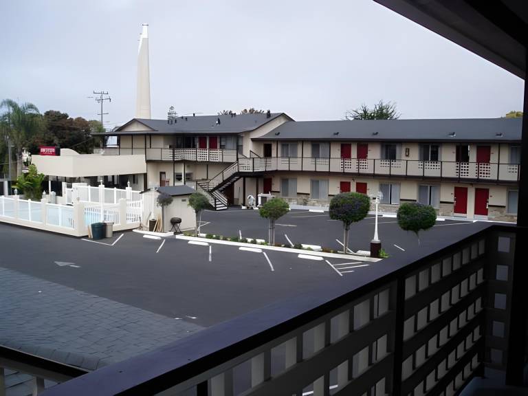 Rockview Inn and Suites — photo 4