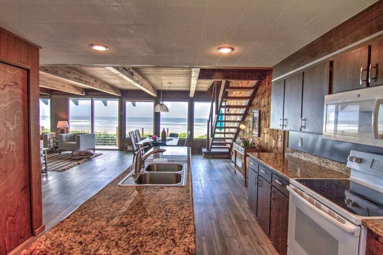House  Yachats