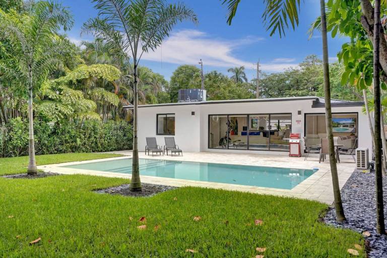 Child-friendly nice house with private pool & yard | Pet-friendly — photo 5