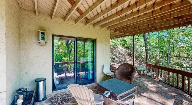 House with pool & hot tub — photo 5