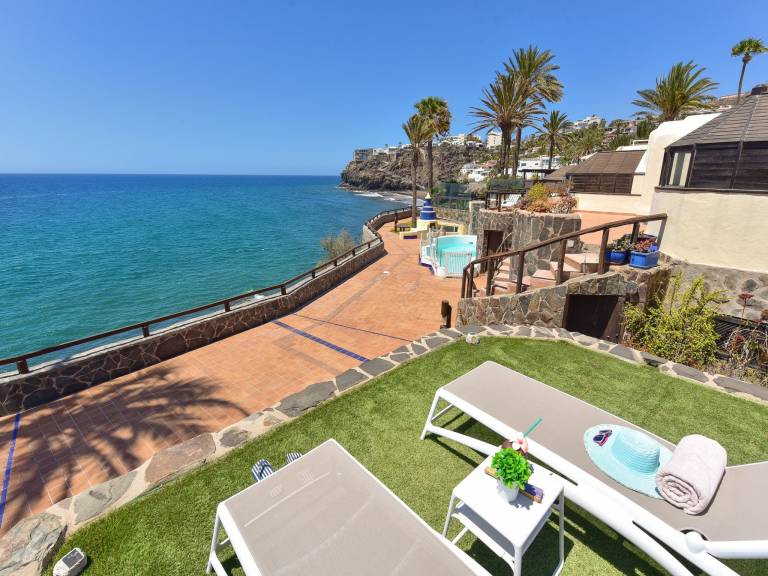 Vacation home with garden, terrace & pool | Sea view — photo 3
