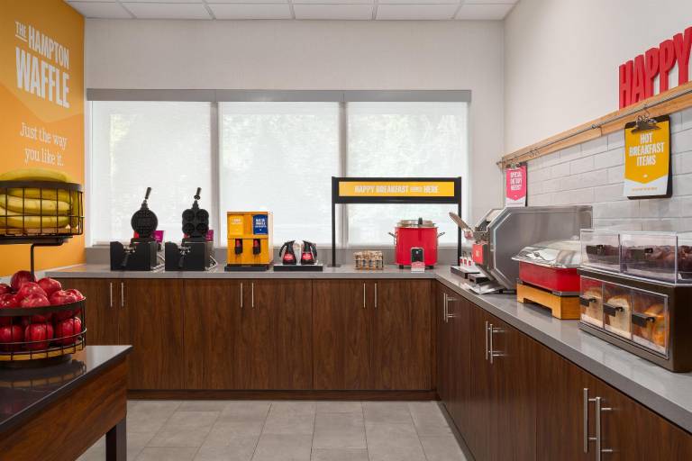 Hampton Inn & Suites Charlotte-Arrowood Rd. — photo 5