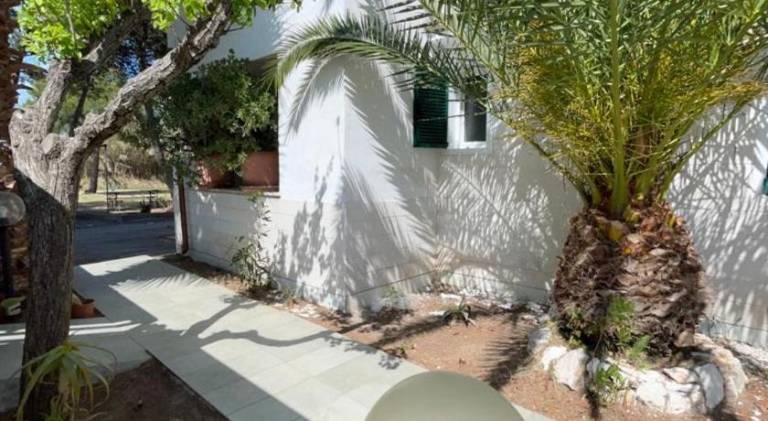 Pleasant holiday apartment with yard, terrace & barbeque | Close to the beach | Pets are welcome in Vieste