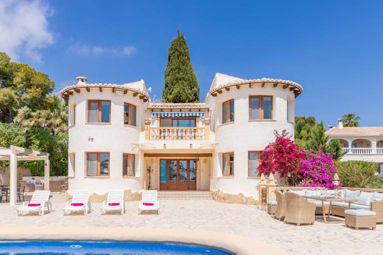 Villa 'Pia ' with Sea View, Wi-Fi and Air Conditioning in Mora