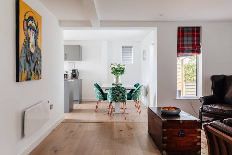 CH Apt 2 (2Bed) in Bath — photo 2