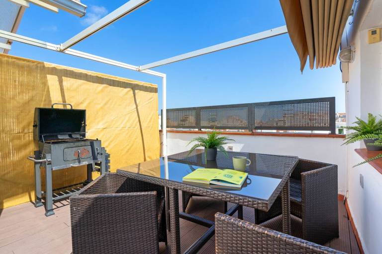 Fully equipped charming holiday apartment with patio & barbecue | Next to Casa Milà | Good for workation | Pets allowed — photo 2