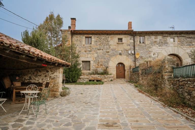Country House 'La Casa Del Diezmo De La Montaña' with Mountain View, Private Terrace and Wi-Fi in León