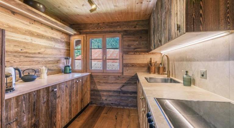 Chalet with pool — photo 4