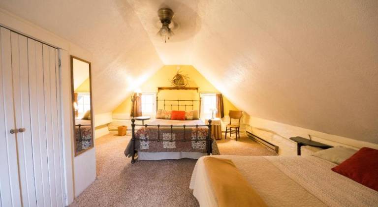 House with jacuzzi — photo 2