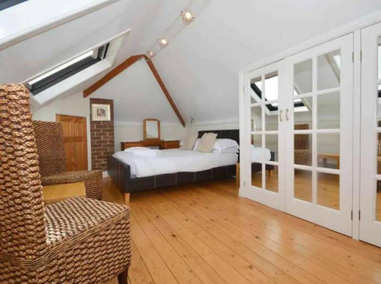 4 Bed House-Sleeps 8-Parking-Pets-MarinaSeaView — photo 4