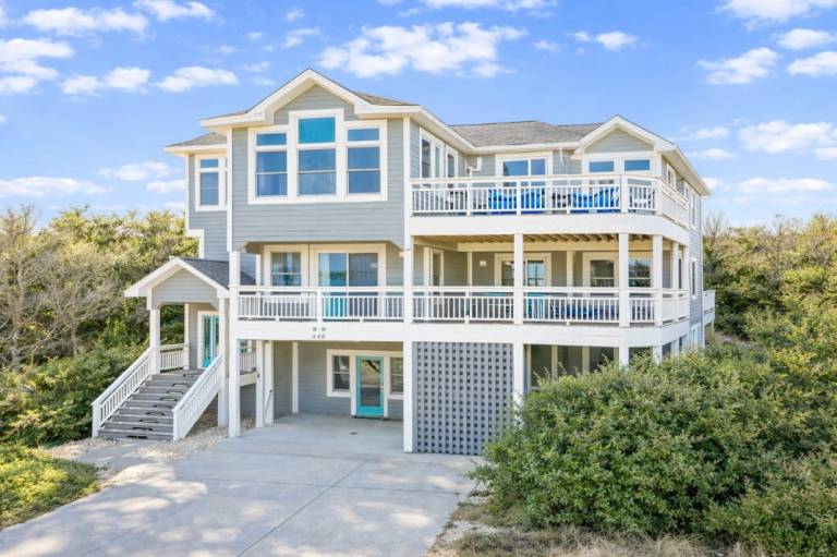 PI-4 "Don't Blink" Saturday-Saturday Private pool! Hot tub! Minutes to the beach! in Outer Banks, NC