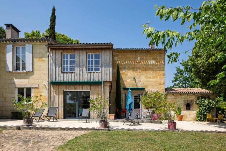 Le Clos de la Capelle – Charm & Comfort in Libourne, Private Garden and Spacious Areas for 8 People in Libourne